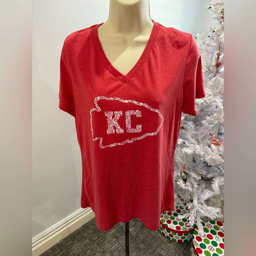Kansas City V Neck Women’s Tee Size Large Red